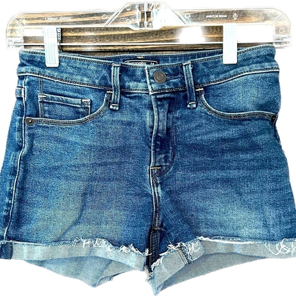 Abercrombie & Fitch Harper Low Rise Shorts women Size 24/00 Cuffed Shorts.